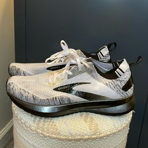 Brooks Levitate 4